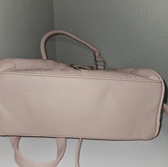 Juicy Couture Demure Tote Cream Handbag with Chain Straps  Juicy couture NWT purse 👛